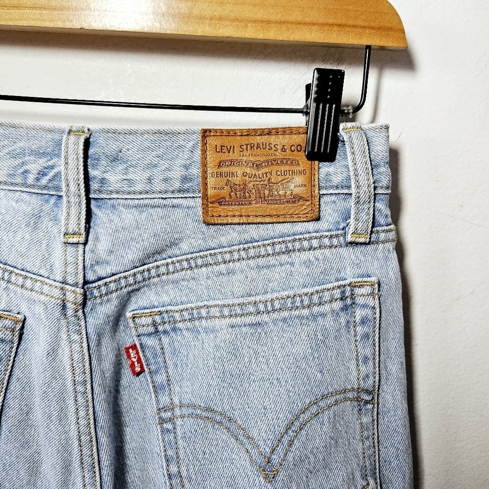 Levi's Wedgie Jeans Light Wash Size 25 Raw Hem - Picture 4 of 5